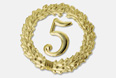 eine Fünf mit Kranz in Goldprägung 